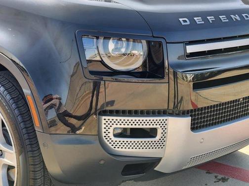 2023 Land Rover Defender SE