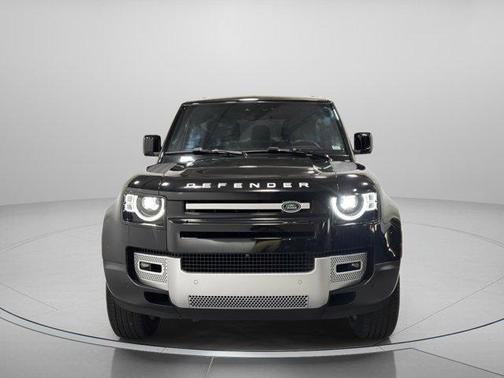 2023 Land Rover Defender SE