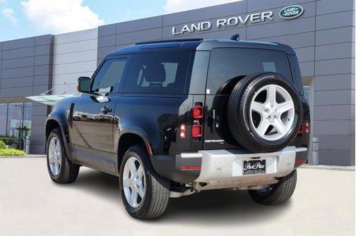 2023 Land Rover Defender SE