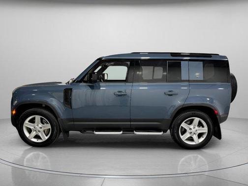 2022 Land Rover Defender 110 SE