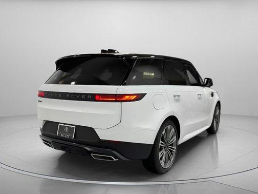 2026 Land Rover Range Rover Sport SE