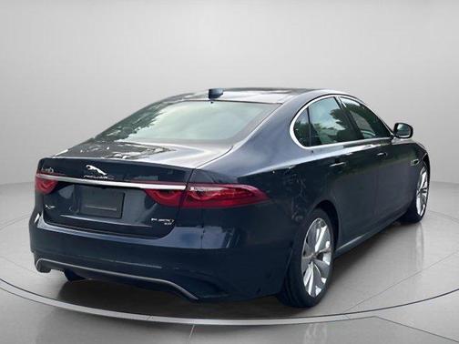 2022 Jaguar XF R-Dynamic SE