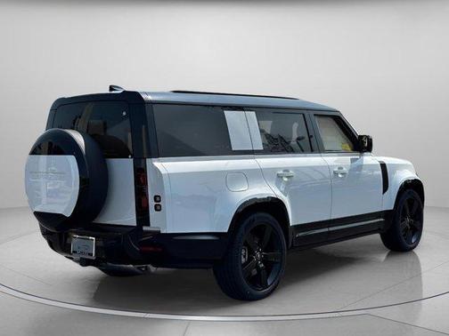 2025 Land Rover Defender P400 X-Dynamic SE
