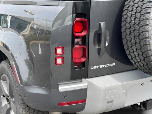 2025 Land Rover Defender P300