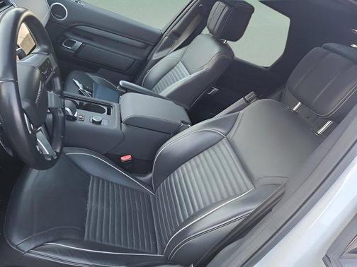 2023 Land Rover Discovery P300 R-Dynamic S