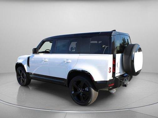 2025 Land Rover Defender P500 X-Dynamic SE