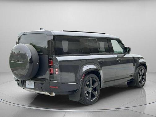 2025 Land Rover Defender P400 X-Dynamic SE