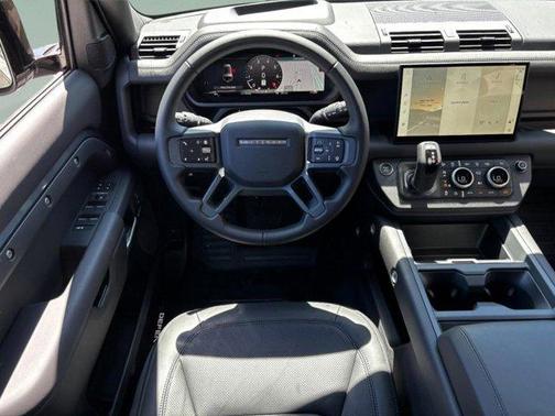2025 Land Rover Defender P400 X-Dynamic SE