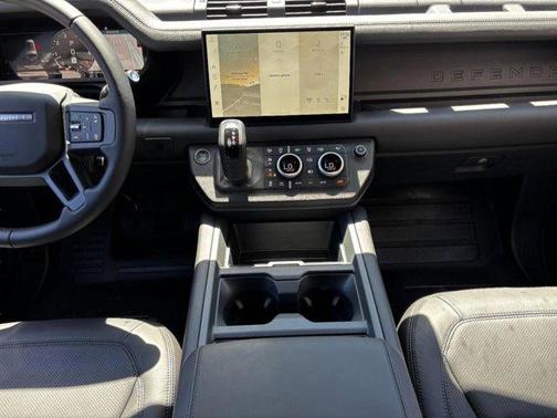 2025 Land Rover Defender P400 X-Dynamic SE