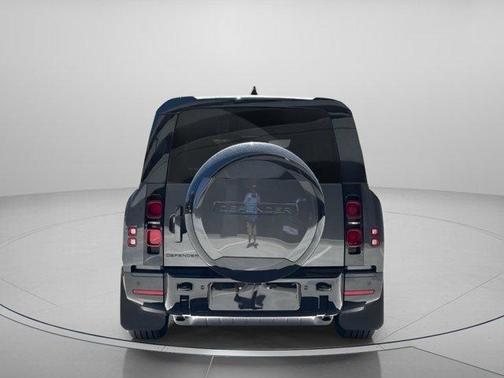 2025 Land Rover Defender P400 X-Dynamic SE
