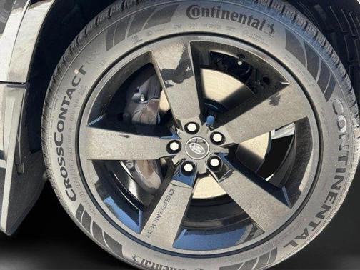 2025 Land Rover Defender P400 X-Dynamic SE