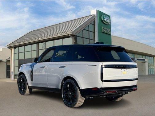 2025 Land Rover Range Rover P615 SV