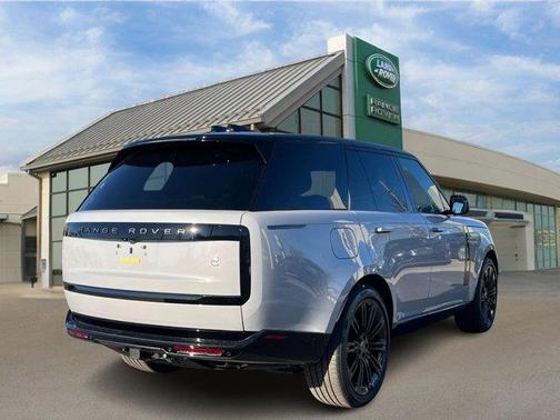 2025 Land Rover Range Rover P615 SV