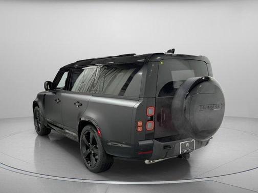 2026 Land Rover Defender 130 X-Dynamic SE