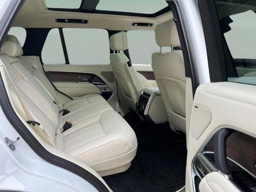 2025 Land Rover Range Rover P400 SE