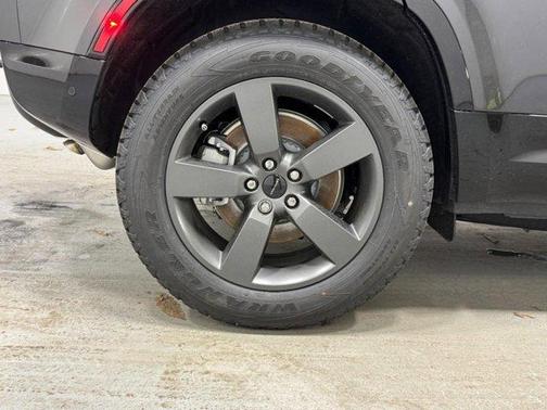 2026 Land Rover Defender 110 X-Dynamic SE