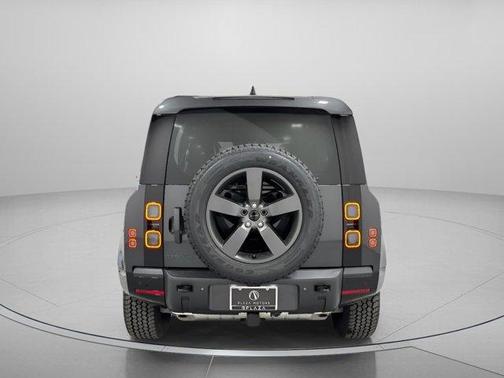 2026 Land Rover Defender 110 X-Dynamic SE