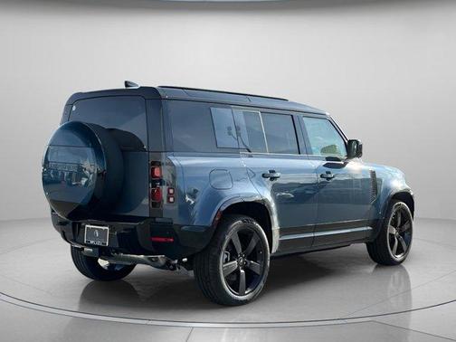 2025 Land Rover Defender P400 X-Dynamic SE