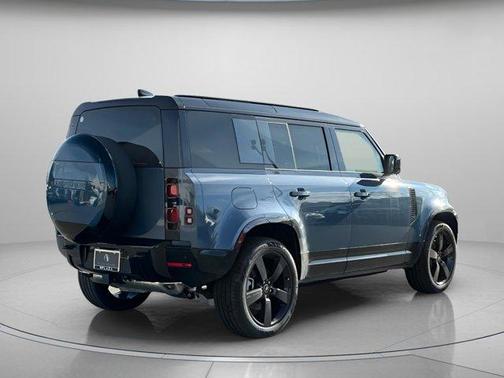 2025 Land Rover Defender P400 X-Dynamic SE