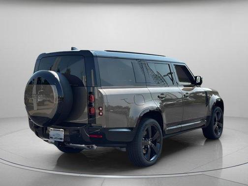 2025 Land Rover Defender P400 X-Dynamic SE