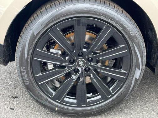 2025 Land Rover Range Rover P530 SE