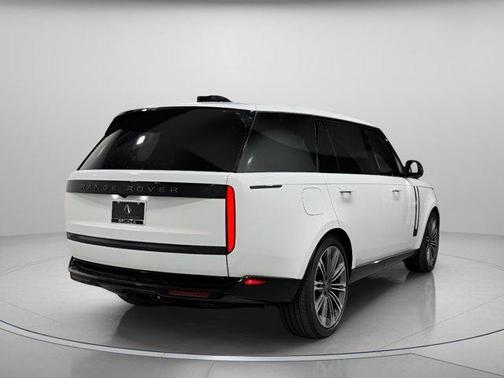 2025 Land Rover Range Rover P400 SE 7 Seat
