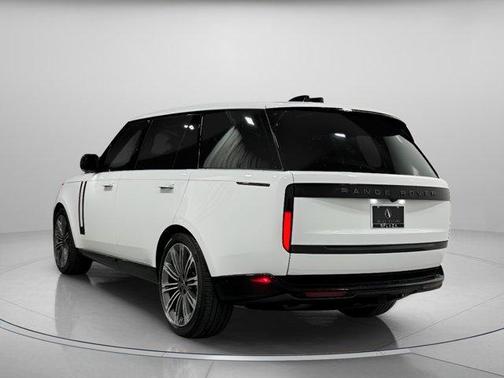 2025 Land Rover Range Rover P400 SE 7 Seat