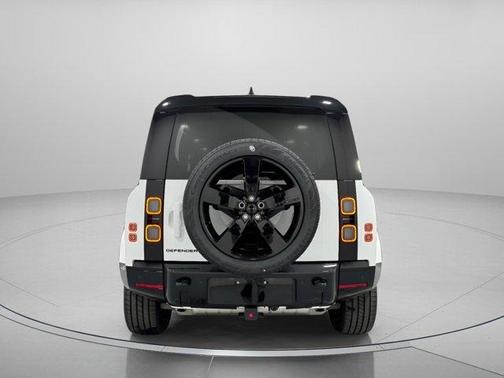 2026 Land Rover Defender 110 X-Dynamic SE