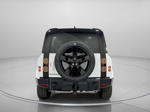 2026 Land Rover Defender 110 X-Dynamic SE