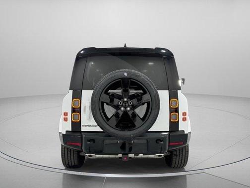 2026 Land Rover Defender 110 X-Dynamic SE