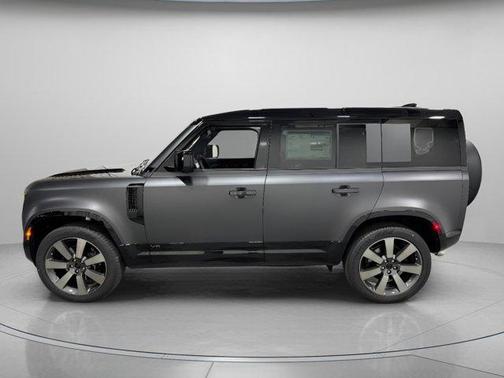 2026 Land Rover Defender 110 V8