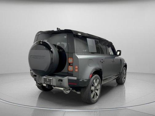 2026 Land Rover Defender 110 V8