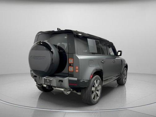 2026 Land Rover Defender 110 V8