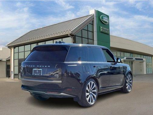 2025 Land Rover Range Rover P400 SE