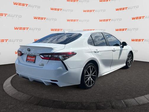 2022 Toyota Camry SE