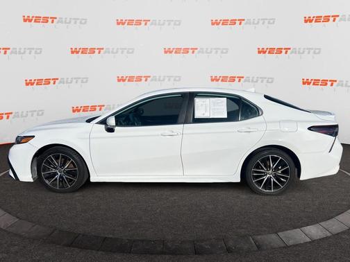 2022 Toyota Camry SE