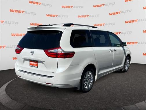 2017 Toyota Sienna XLE