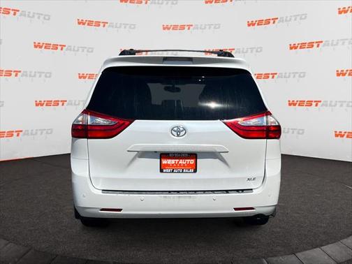 2017 Toyota Sienna XLE
