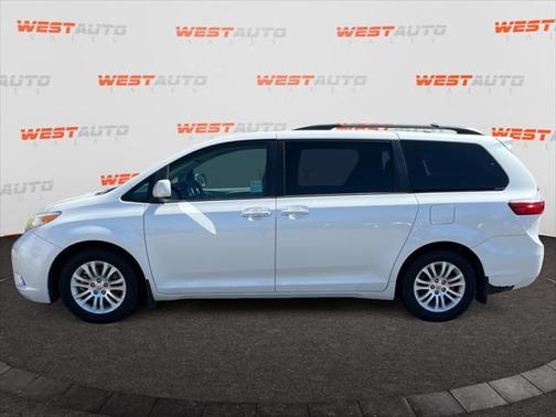 2017 Toyota Sienna XLE