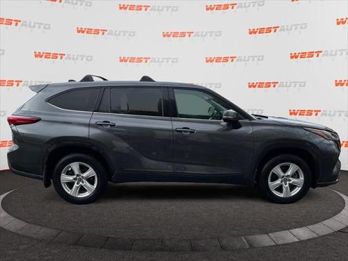 2022 Toyota Highlander LE