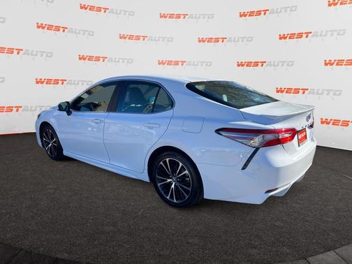 2018 Toyota Camry SE