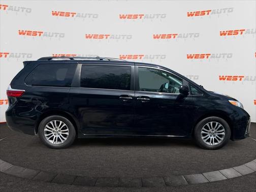 2020 Toyota Sienna XLE