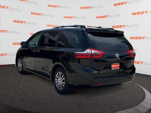 2020 Toyota Sienna XLE