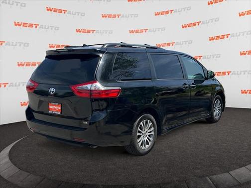 2020 Toyota Sienna XLE