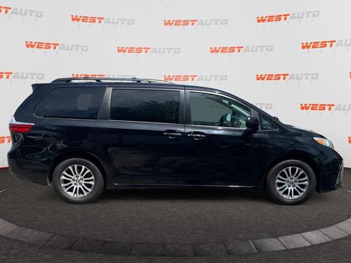 2020 Toyota Sienna XLE