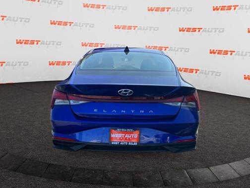 2023 Hyundai ELANTRA SE