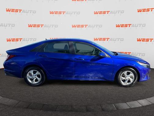 2023 Hyundai ELANTRA SE