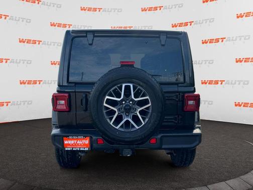 2024 Jeep Wrangler 4-Door Sahara 4x4