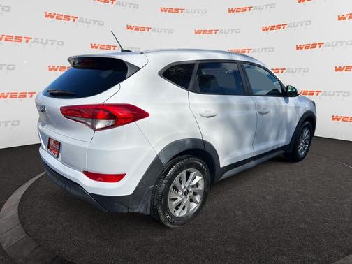 2017 Hyundai TUCSON SE