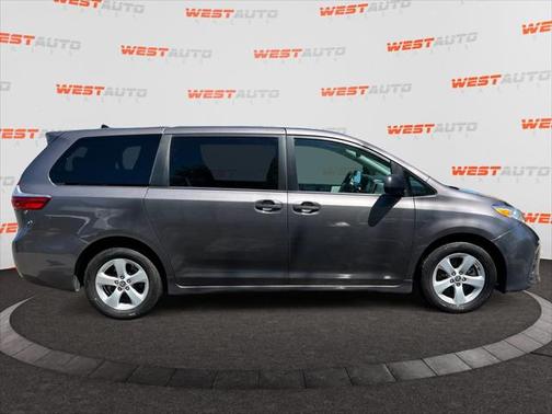 2020 Toyota Sienna SE